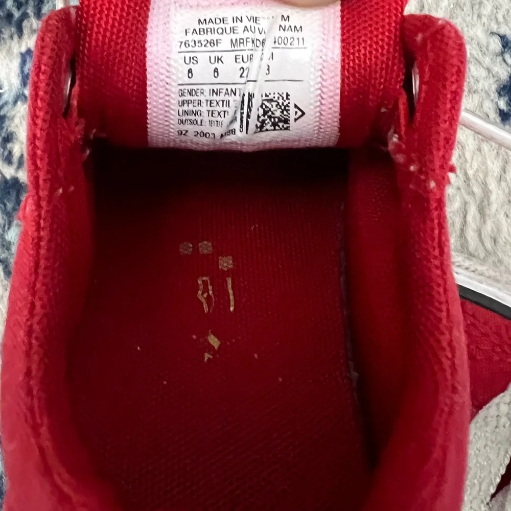 Converse Toddler Kids Red and White Sneakers size 6 GUC